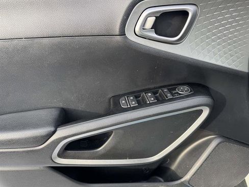 Used 2022 Kia Soul LX image 10