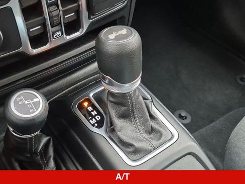 Used 2026 Jeep Wrangler Unlimited Sahara AWD/4WD image 29