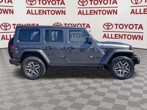 Used 2025 Jeep Wrangler Unlimited Sahara w/ Safety Group AWD/4WD image 8
