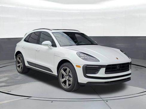 Used 2026 Porsche Macan AWD/4WD image 6