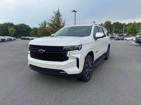 Used 2023 Chevrolet Suburban RST w/ Luxury Package AWD/4WD image 3