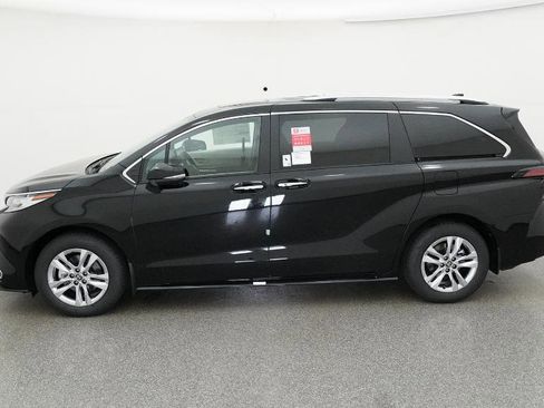 New 2026 Toyota Sienna Limited image 21