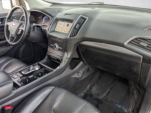 Used 2019 Ford Edge Titanium image 21