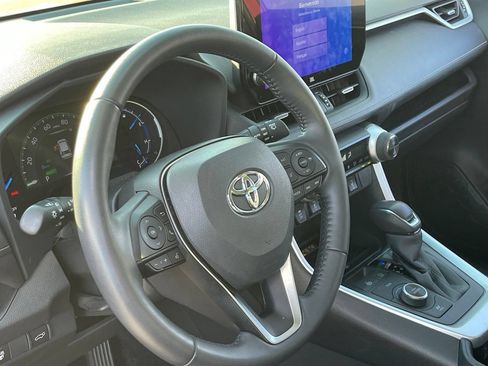 Used 2023 Toyota RAV4 XLE Premium AWD/4WD image 8