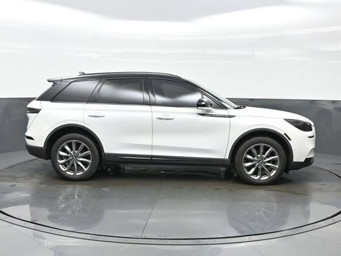 Used 2022 Lincoln Corsair AWD w/ Premium Package image 7