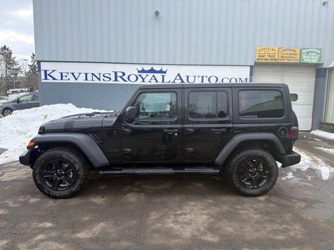 Used 2022 Jeep Wrangler Unlimited Sport image 1