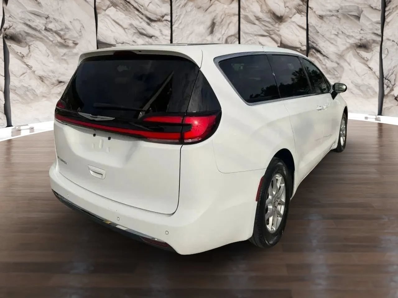Used 2025 Chrysler Pacifica Select FWD image 7