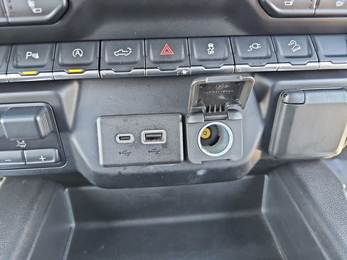 Used 2020 Chevrolet Silverado 1500 LT Trail Boss AWD/4WD image 19