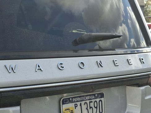 Used 2022 Jeep Wagoneer Series III w/ Flexible Seating Group image 33