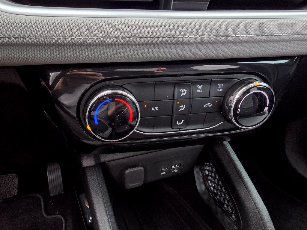 Used 2024 Chevrolet TrailBlazer LT w/ Driver Confidence Package FWD image 18