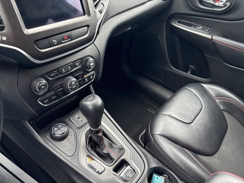 Used 2020 Jeep Cherokee Trailhawk w/ Comfort/Convenience Group image 21