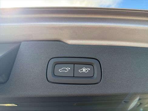 New 2026 Volvo V60 B5 Cross Country Plus w/ Protection Package Premier image 19