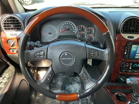 Used 2007 GMC Envoy Denali image 18