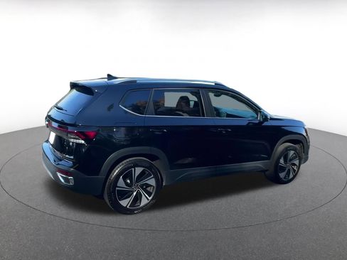 Used 2025 Volkswagen Taos SE image 12