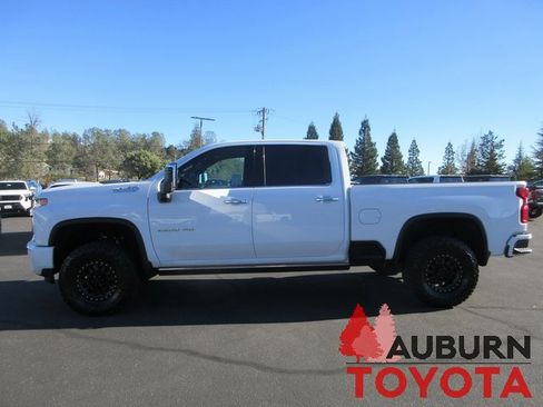 Used 2021 Chevrolet Silverado 2500 High Country w/ Z71 Off-Road Package image 12
