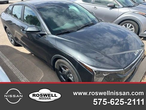 Used 2025 Kia K4 LXS image 1