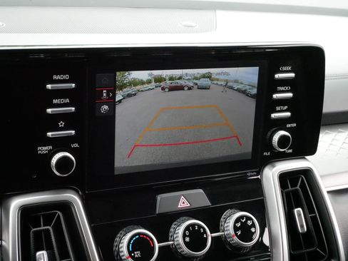 Used 2023 Kia Sorento LX AWD/4WD image 29