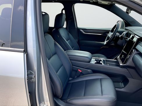 Used 2026 GMC Acadia Elevation w/ Elevation Premium Package FWD image 26