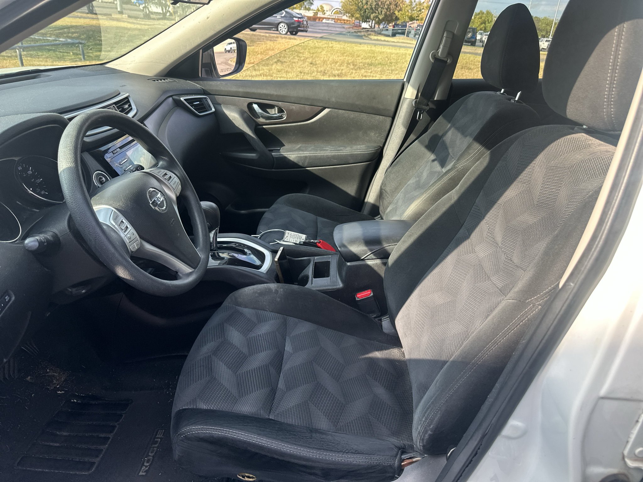 Used 2015 Nissan Rogue SV FWD image 18
