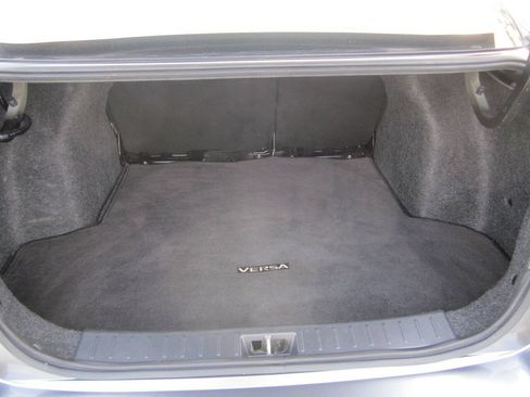 Used 2021 Nissan Versa SV FWD image 13