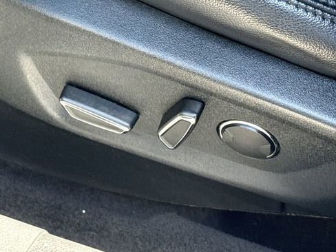 Certified 2018 Ford Explorer XLT w/ Equipment Group 202A FWD image 30