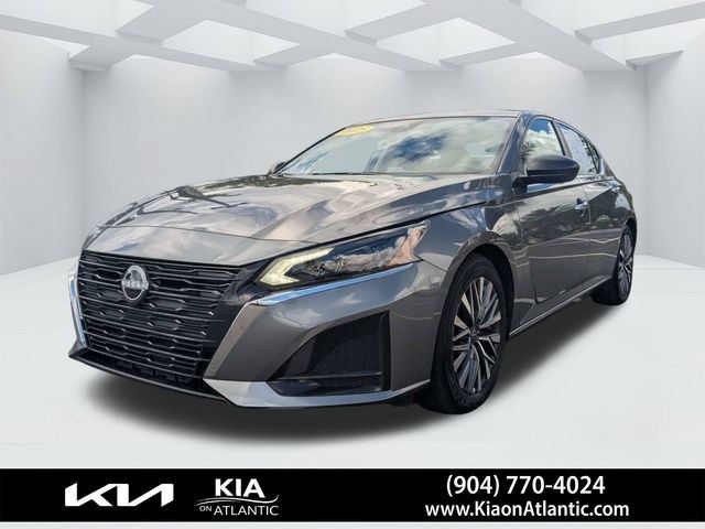 Used 2025 Nissan Altima 2.5 SV FWD image 7