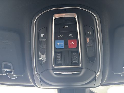 New 2025 Jeep Grand Cherokee Altitude image 29