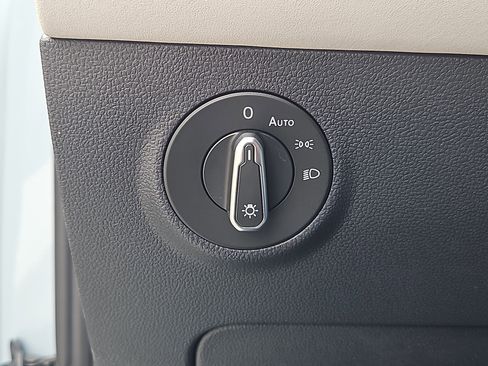 New 2026 Volkswagen Taos SE AWD/4WD image 10