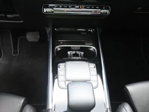 Used 2021 Mercedes-Benz GLB 250 w/ Premium Package image 13