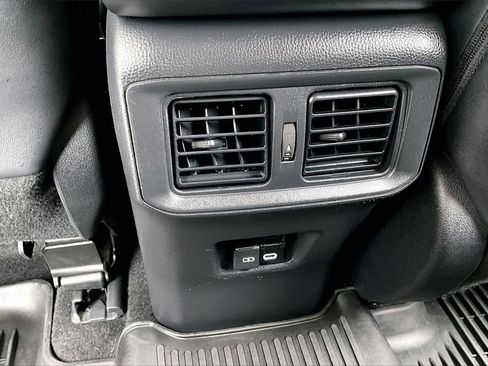 Used 2023 Toyota RAV4 XLE Premium image 10