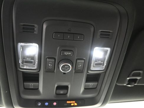 Used 2022 GMC Yukon SLT w/ SLT Premium Package AWD/4WD image 32
