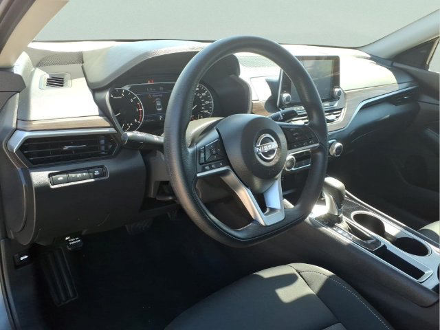 Used 2024 Nissan Altima 2.5 SV FWD image 13