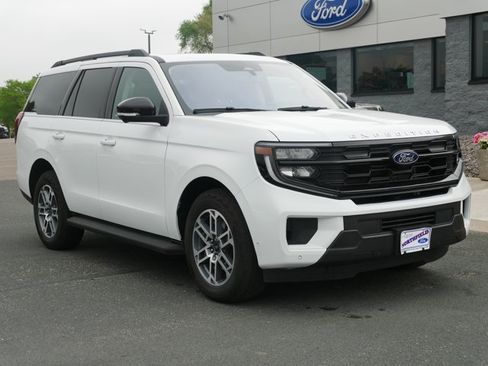 Certified 2025 Ford Expedition Active AWD/4WD image 2