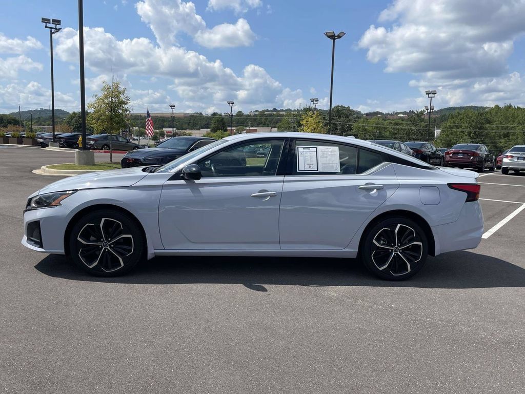 Used 2023 Nissan Altima 2.5 SR w/ SR Premium Package AWD/4WD image 6