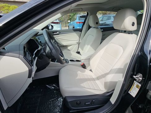 Used 2022 Volkswagen Jetta SE w/ Panoramic Sunroof Package FWD image 14
