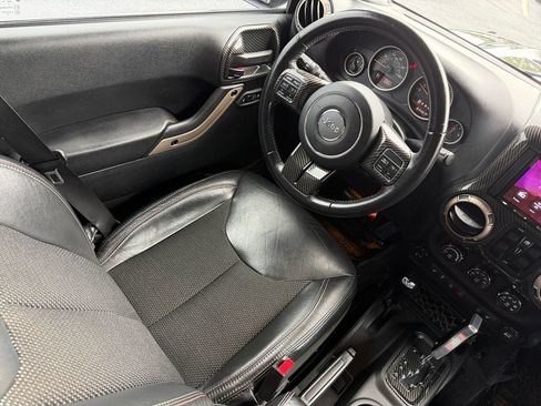 Used 2017 Jeep Wrangler Unlimited Sahara AWD/4WD image 22