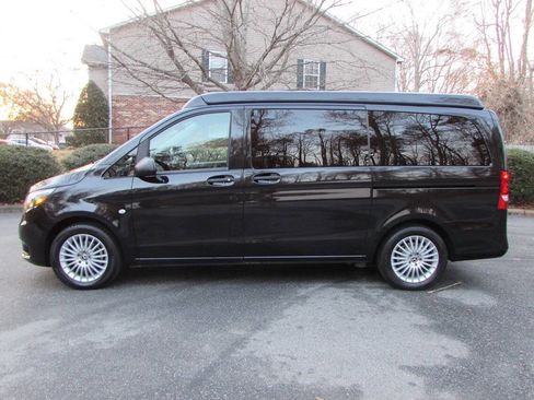 Used 2018 Mercedes-Benz Metris Passenger image 2