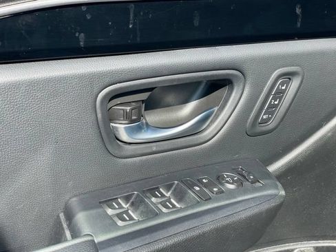 Used 2025 Honda Pilot EX-L image 12