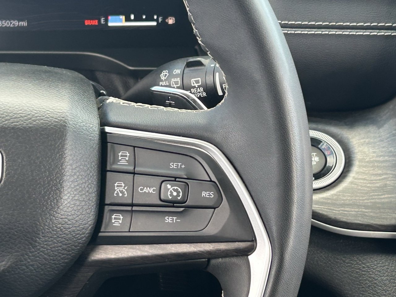 Used 2023 Jeep Grand Cherokee Limited AWD/4WD image 25