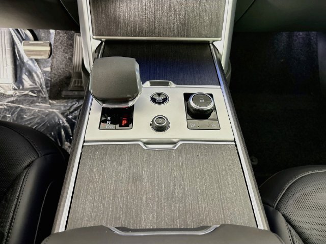 New 2027 Land Rover Range Rover Long Wheelbase SE AWD/4WD image 18