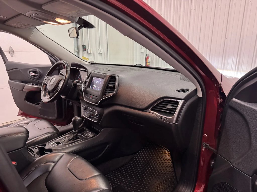 Used 2019 Jeep Cherokee Latitude Plus FWD image 47