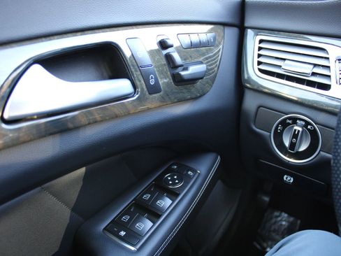 Used 2013 Mercedes-Benz CLS 550 4MATIC image 17