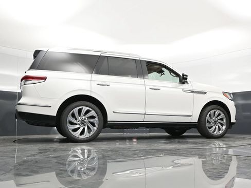 Used 2024 Lincoln Navigator Premiere AWD/4WD image 57