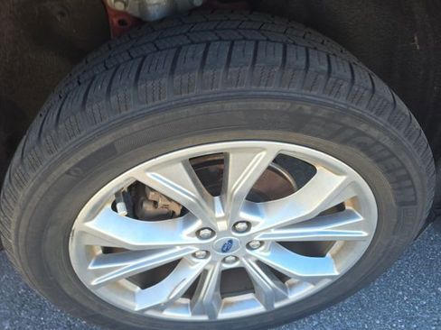 Used 2021 Ford Explorer XLT w/ Equipment Group 202A image 5