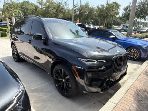 Used 2025 BMW X7 xDrive40i w/ M Sport Package AWD/4WD image 3