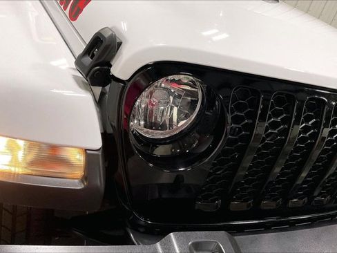 Used 2022 Jeep Gladiator Sport image 28