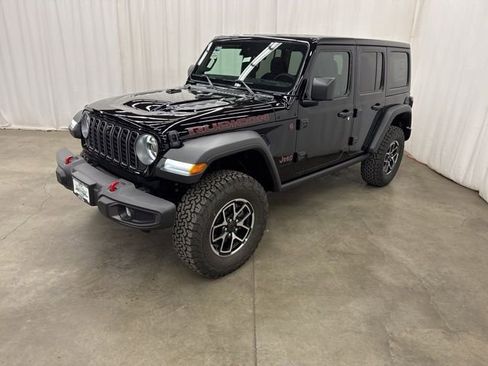 Used 2025 Jeep Wrangler Unlimited Rubicon w/ Technology Group image 3