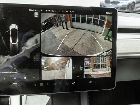 Used 2022 Tesla Model Y Long Range AWD/4WD image 9