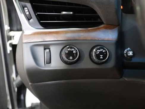 Used 2019 Cadillac Escalade ESV Luxury AWD/4WD image 18