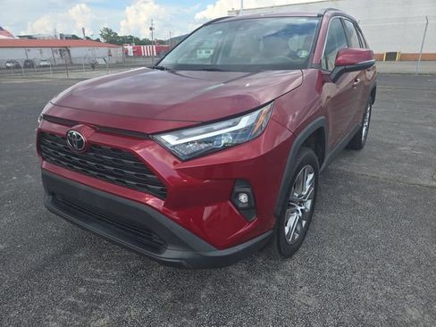 Used 2023 Toyota RAV4 XLE Premium FWD image 4